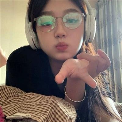 红白黑黄第二季海报